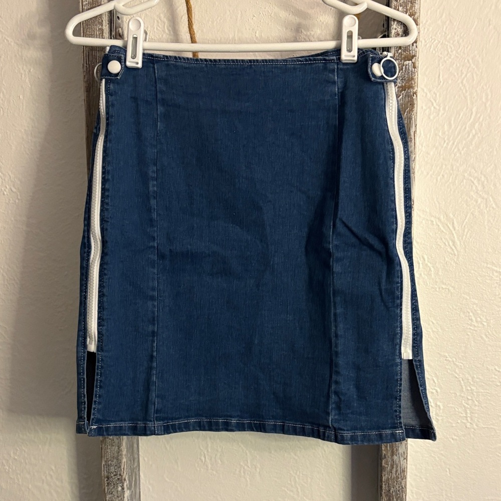 DAVI & DANI Blue Denim Pencil Skirt with White Trim - Picture 1 of 5